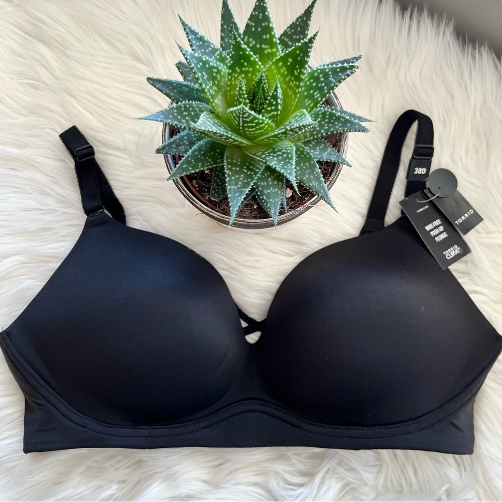 Torrid | Wire Free Push Up Plunge Bra 38D NWT